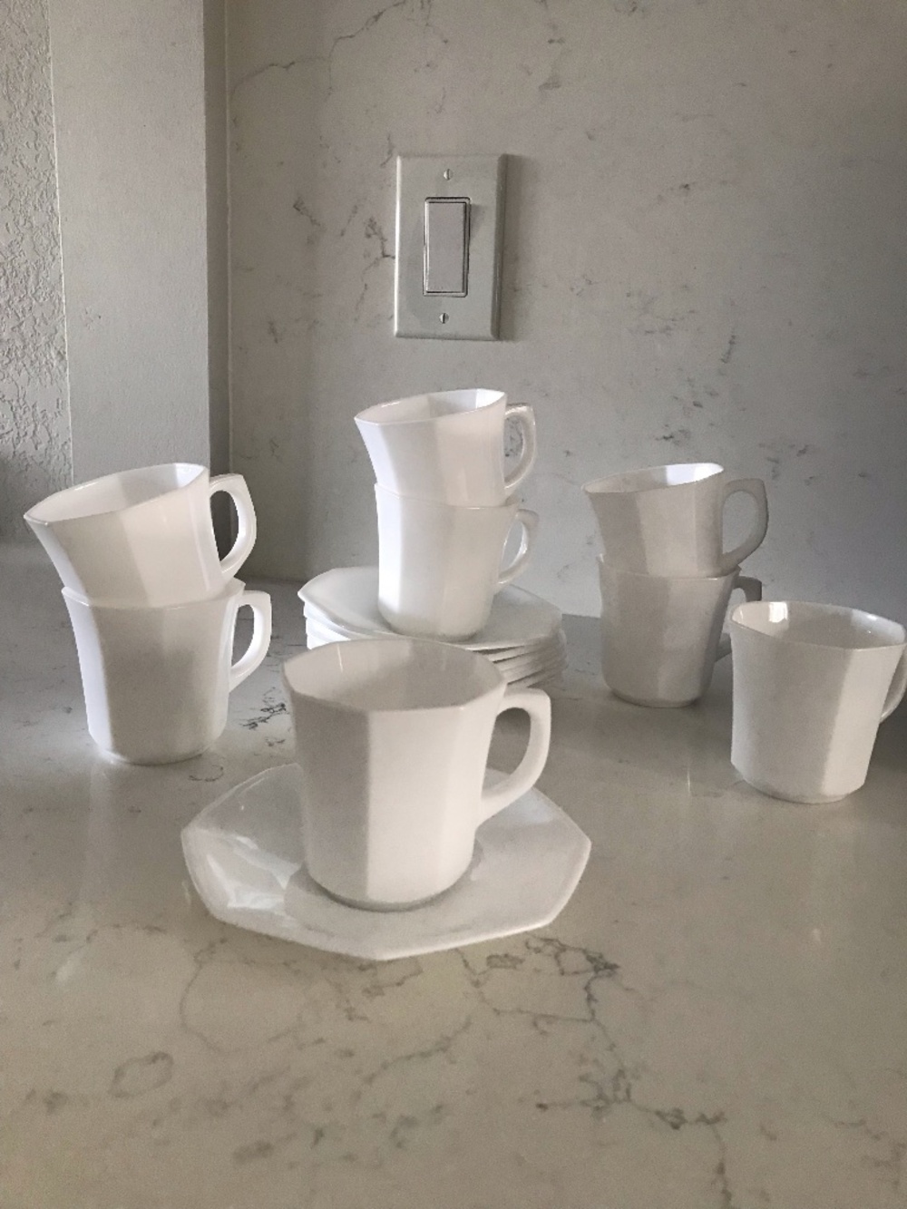 Set: 8 Mugs + 8 Plates, Made in France